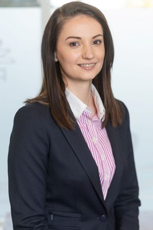 Hannah Booth (Senior Associate)
